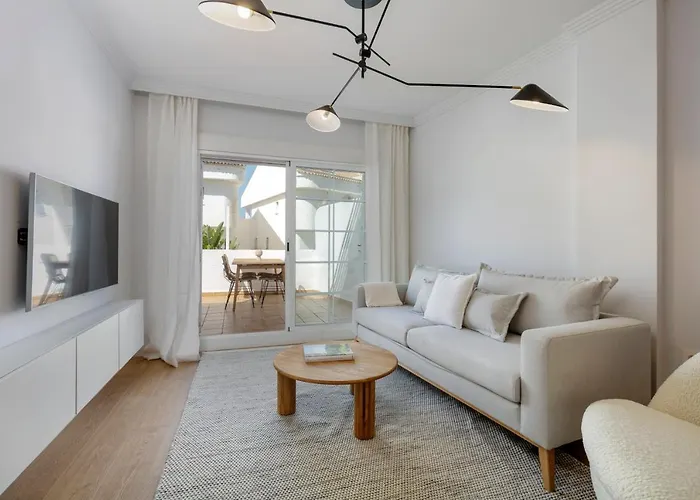 Апартаменты Stunning Renovated Golden Banus! Rdr254 *